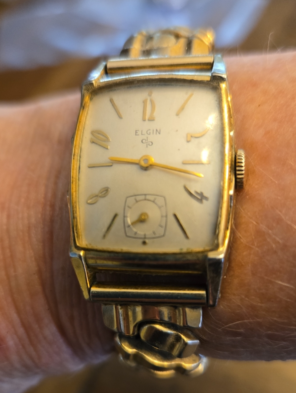 Elgin Men's Vintage Gold-Tone Rectangular Wristwatch - Gold